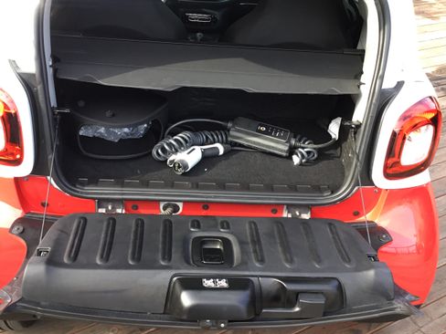 Used 2018 smart fortwo electric drive image 10