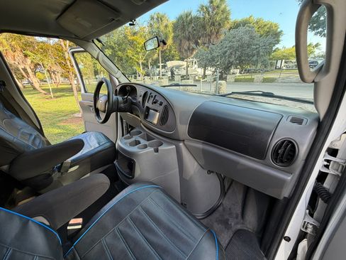 Used 2004 Ford E-350 and Econoline 350 Extended Super Duty image 24