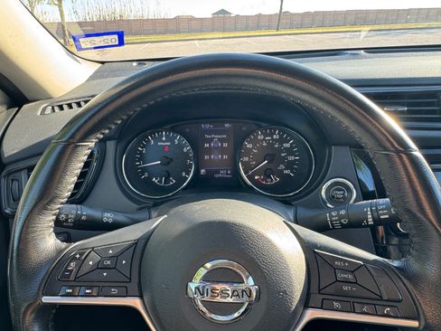 Used 2018 Nissan Rogue SV image 9