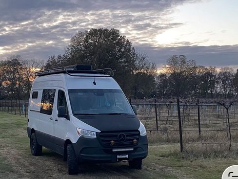Used 2019 Mercedes-Benz Sprinter 2500 image 2