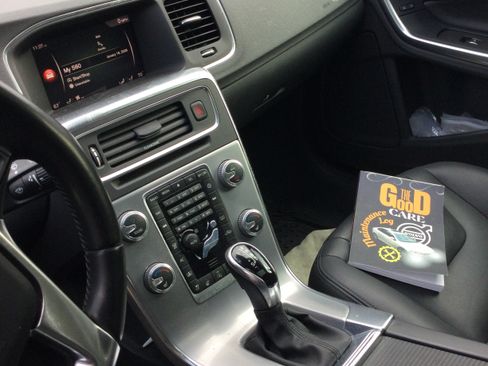 Used 2018 Volvo S60 T5 Inscription image 13