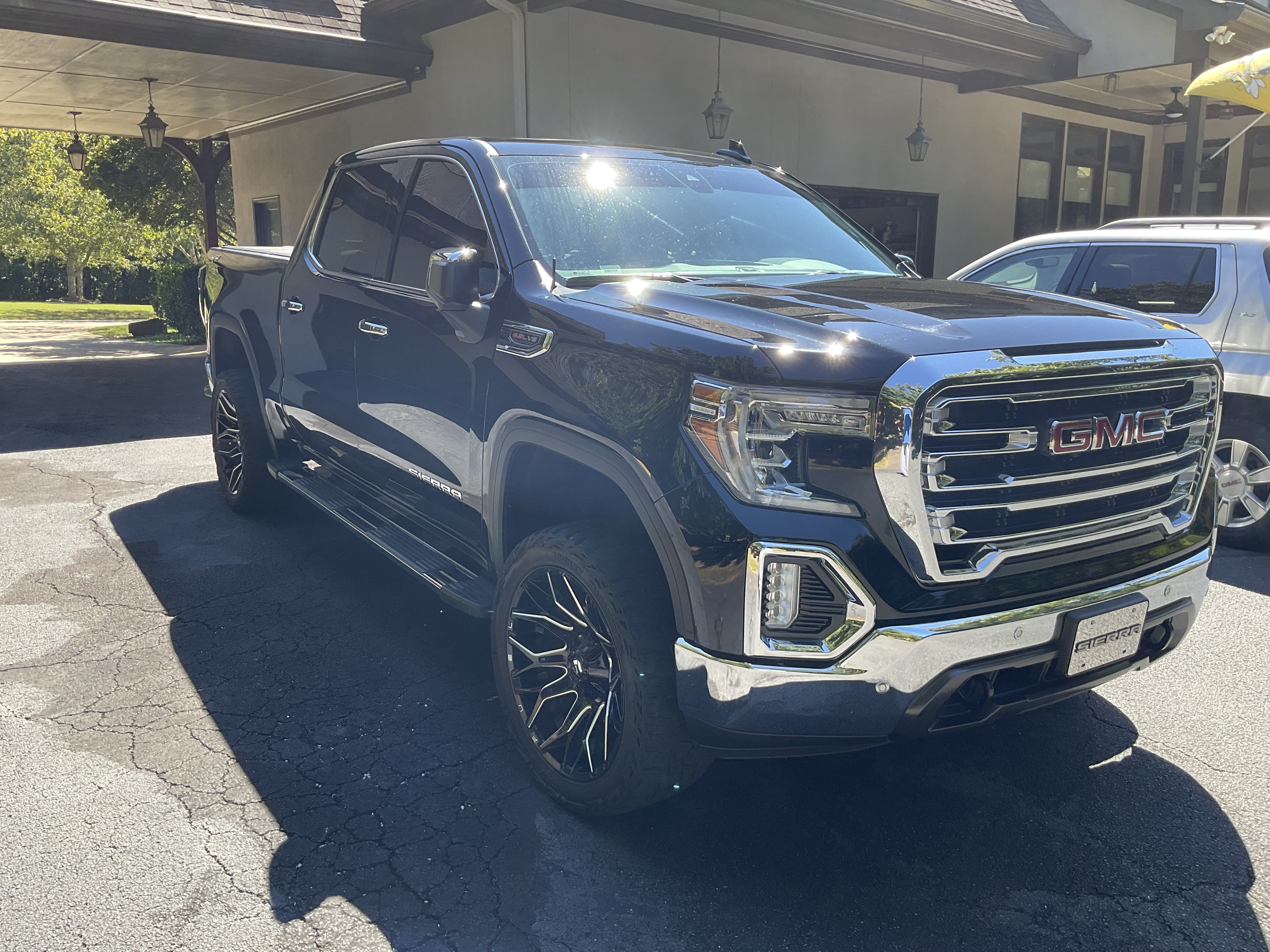 Used 2022 GMC Sierra 1500 SLT w/ SLT Premium Plus Package AWD/4WD image 4