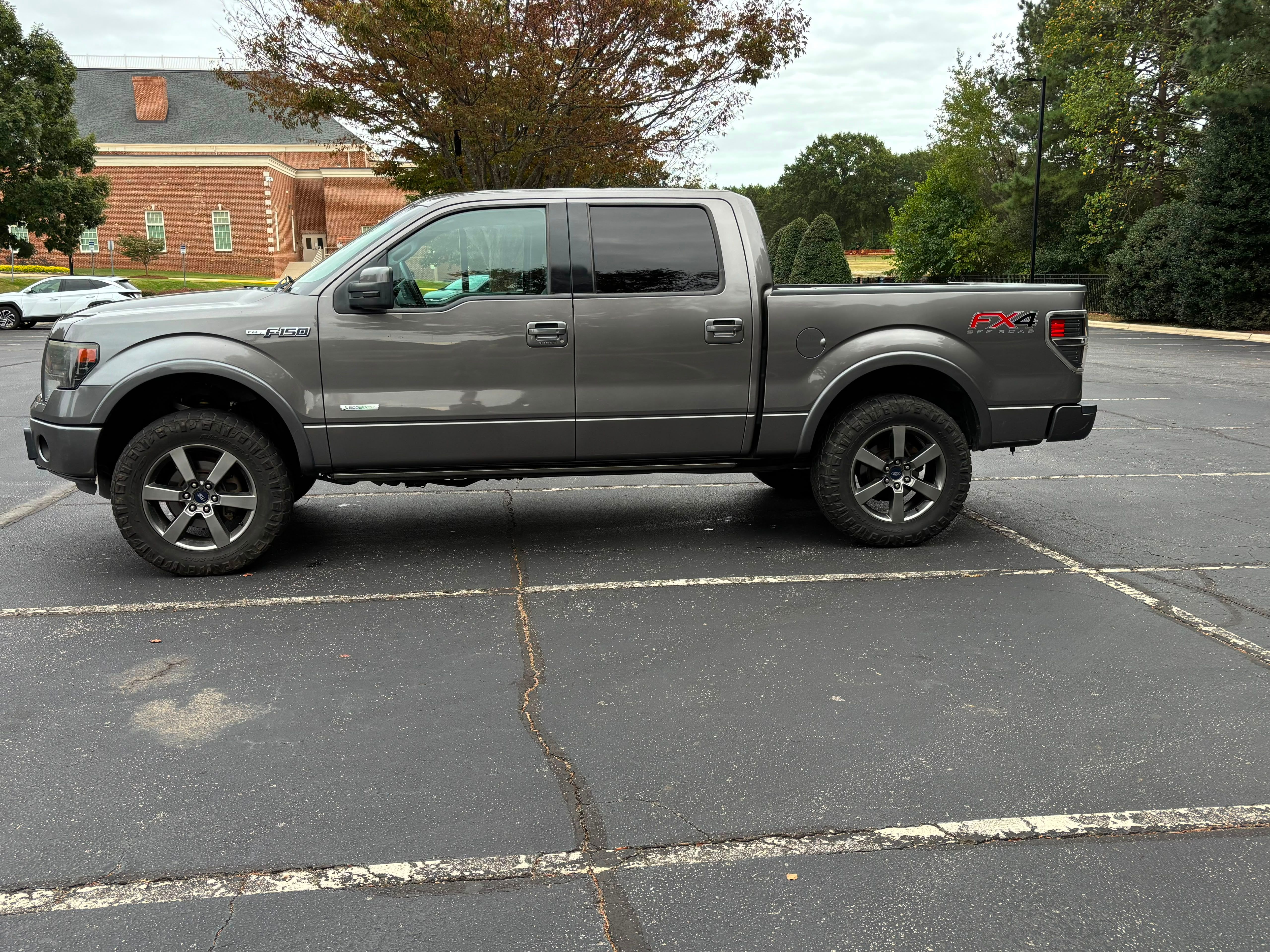 Used 2014 Ford F150 FX4 w/ Equipment Group 402A Luxury AWD/4WD image 11