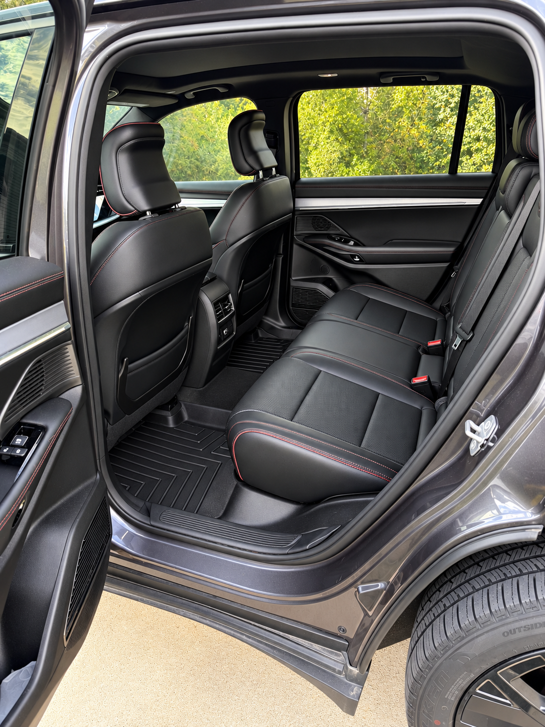 Used 2024 Jeep Wagoneer Launch Edition AWD/4WD image 8
