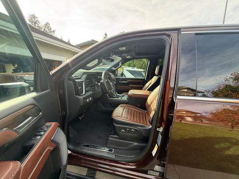 Used 2024 GMC Sierra 3500 Denali Ultimate AWD/4WD image 12