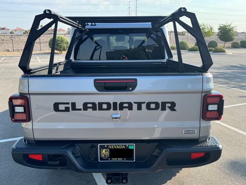 Used 2020 Jeep Gladiator Overland image 5