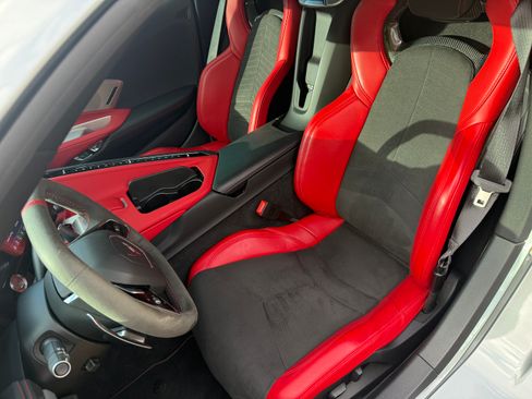Used 2022 Chevrolet Corvette Stingray Preferred Cpe w/ Z51 Performance Package RWD image 28