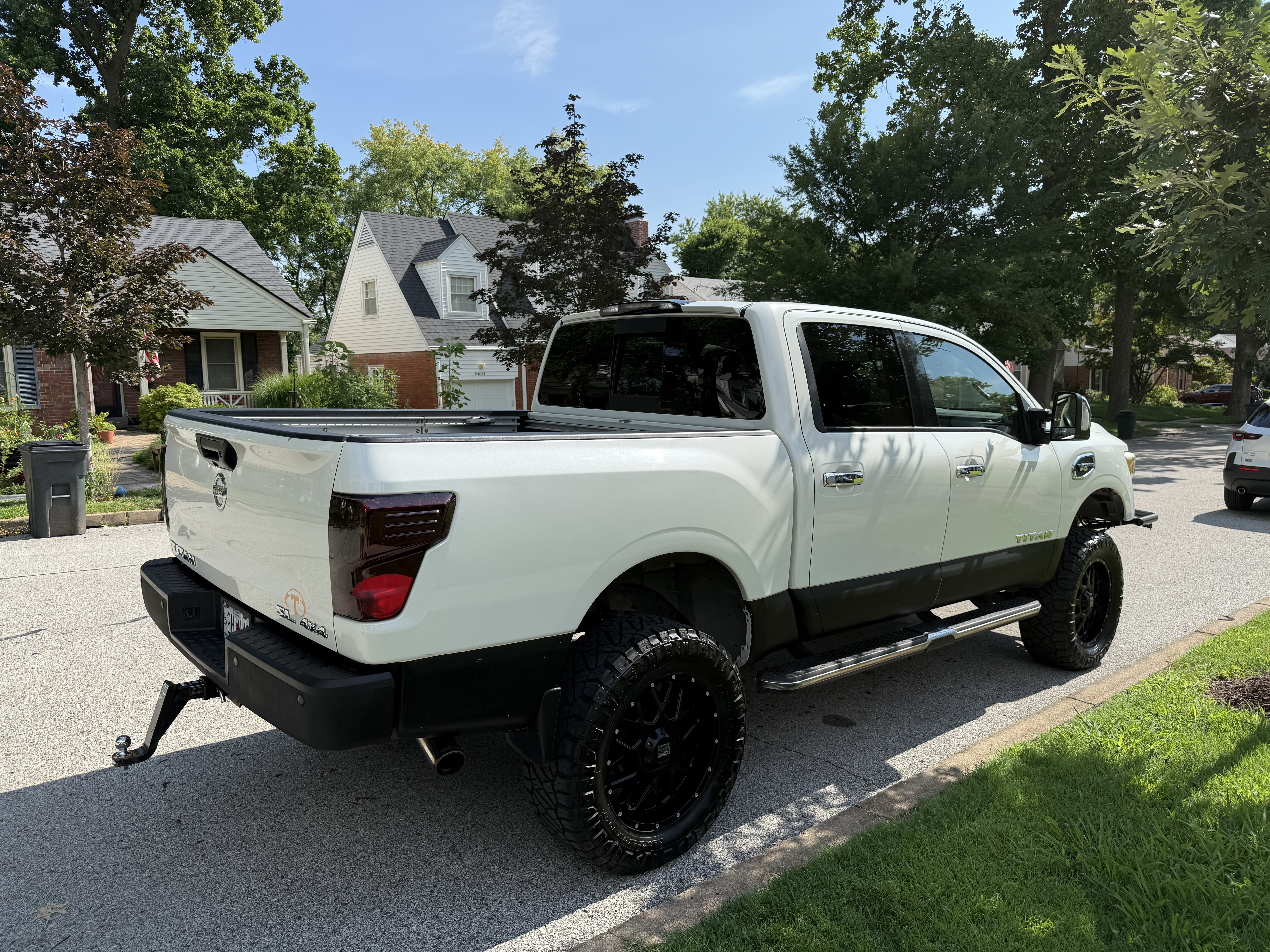 Used 2017 Nissan Titan SL w/ Off-Road Package AWD/4WD image 12