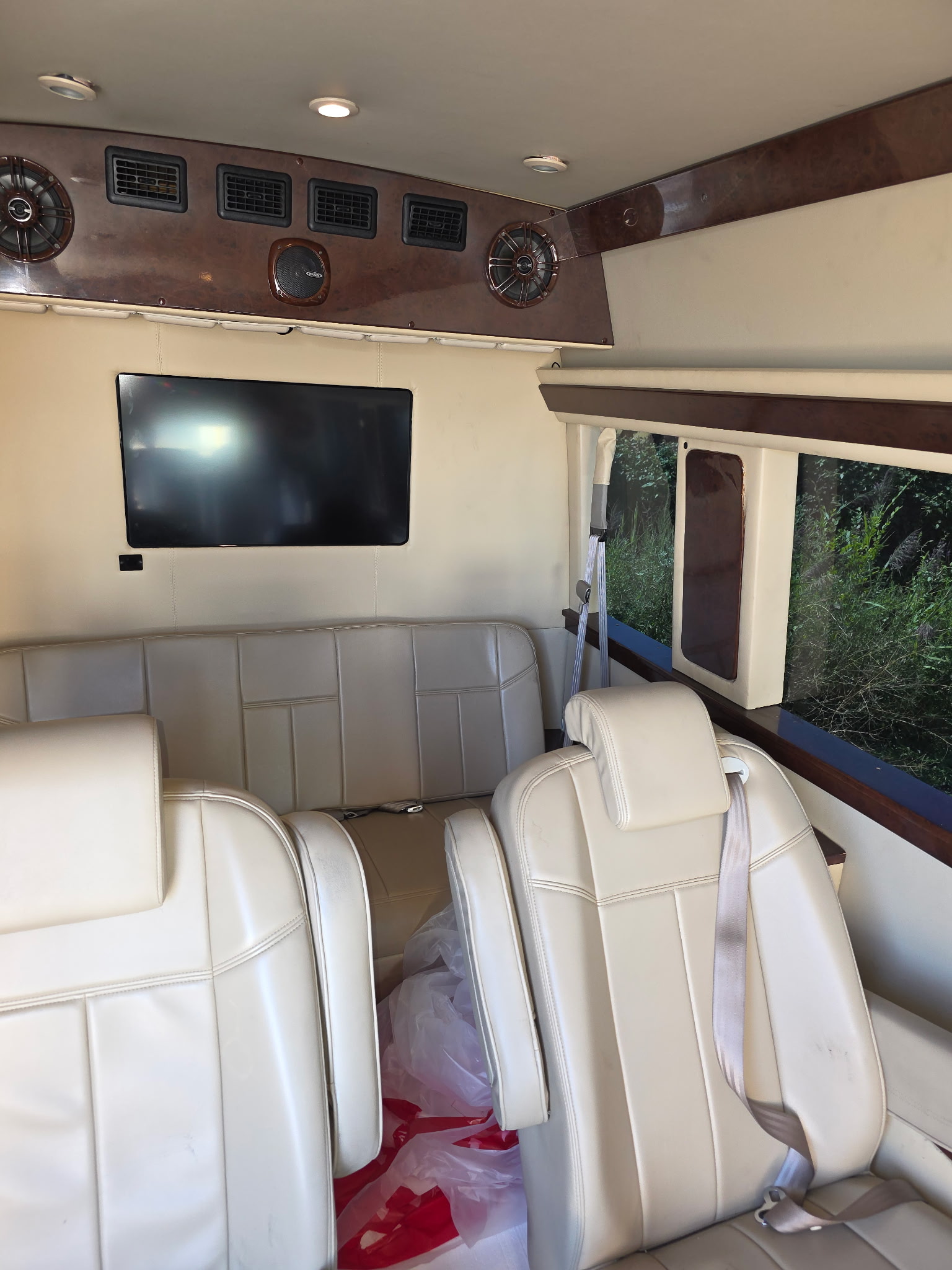 Used 2010 Mercedes-Benz Sprinter 2500 image 8