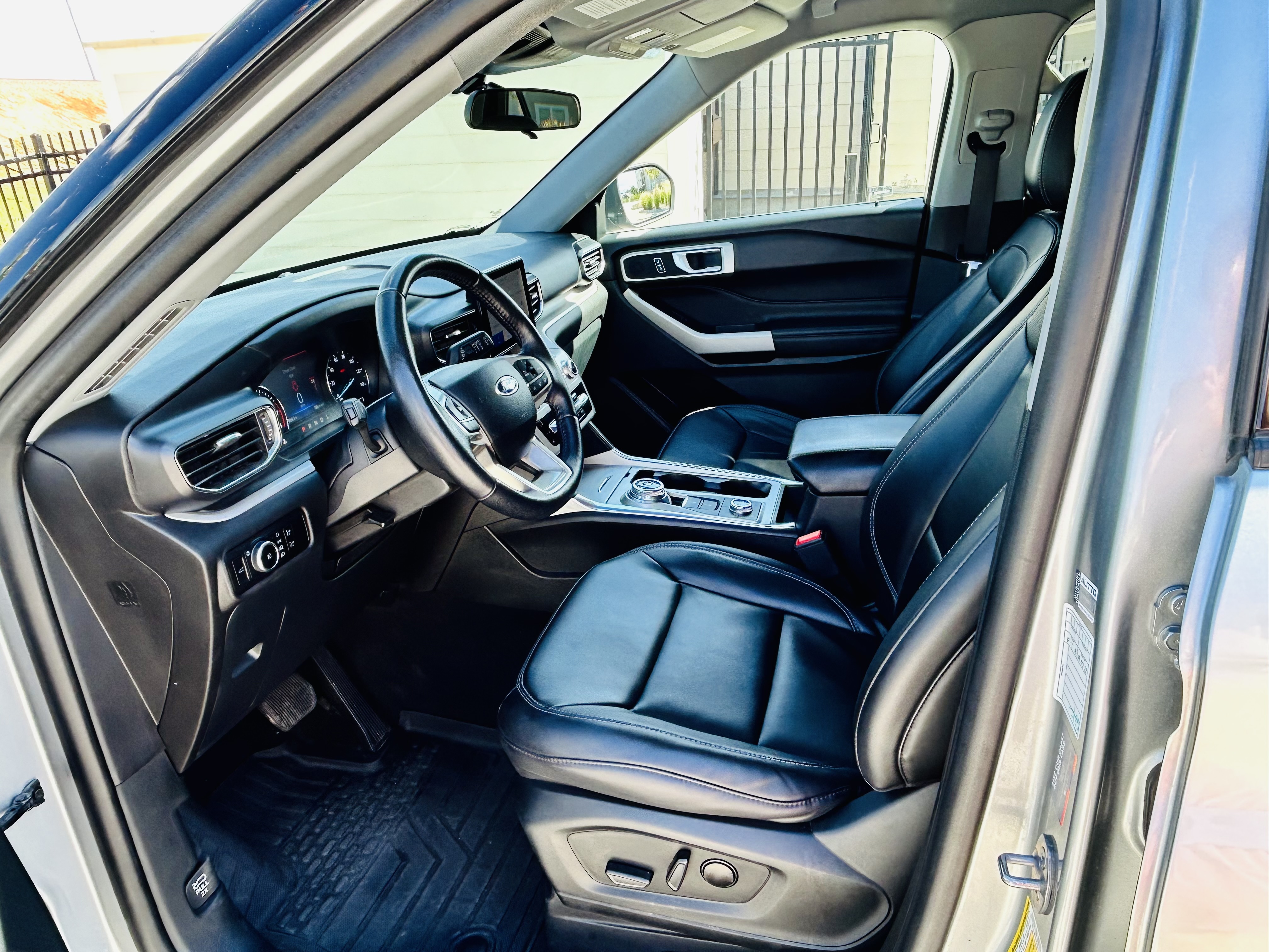 Used 2023 Ford Explorer XLT w/ Equipment Group 202A AWD/4WD image 9