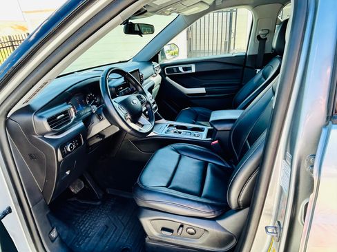 Used 2023 Ford Explorer XLT w/ Equipment Group 202A AWD/4WD image 9