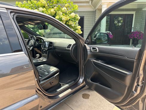 Used 2020 Jeep Grand Cherokee Limited AWD/4WD image 7