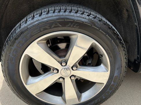 Used 2014 Jeep Grand Cherokee Overland w/ Advanced Technology Group image 20