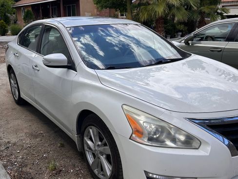 Used 2015 Nissan Altima 2.5 SL w/ Technology Package FWD image 6