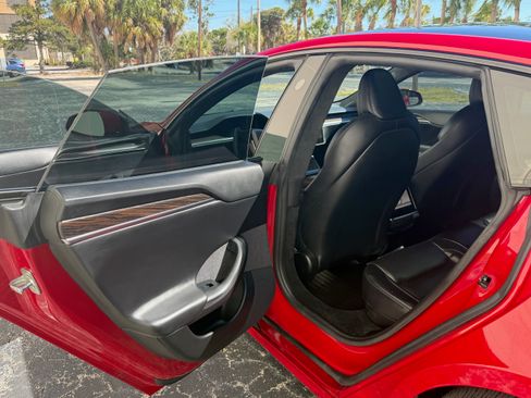 Used 2021 Tesla Model S Plaid image 14