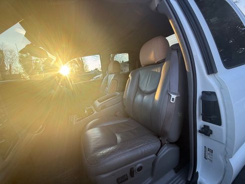 Used 2004 GMC Sierra 3500 SLT w/ Heavy-Duty Power Package image 5