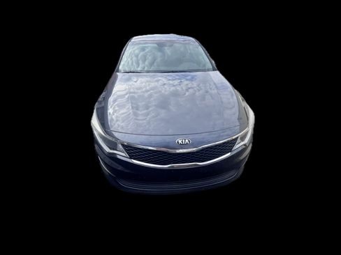 Used 2017 Kia Optima LX image 2