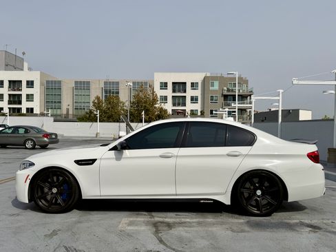Used 2014 BMW M5 image 9