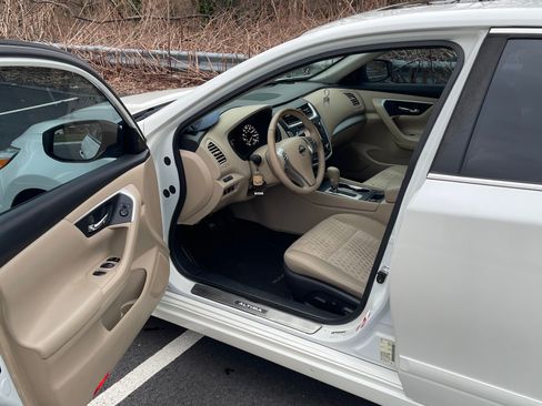 Used 2016 Nissan Altima 2.5 SV w/ Convenience Package image 4