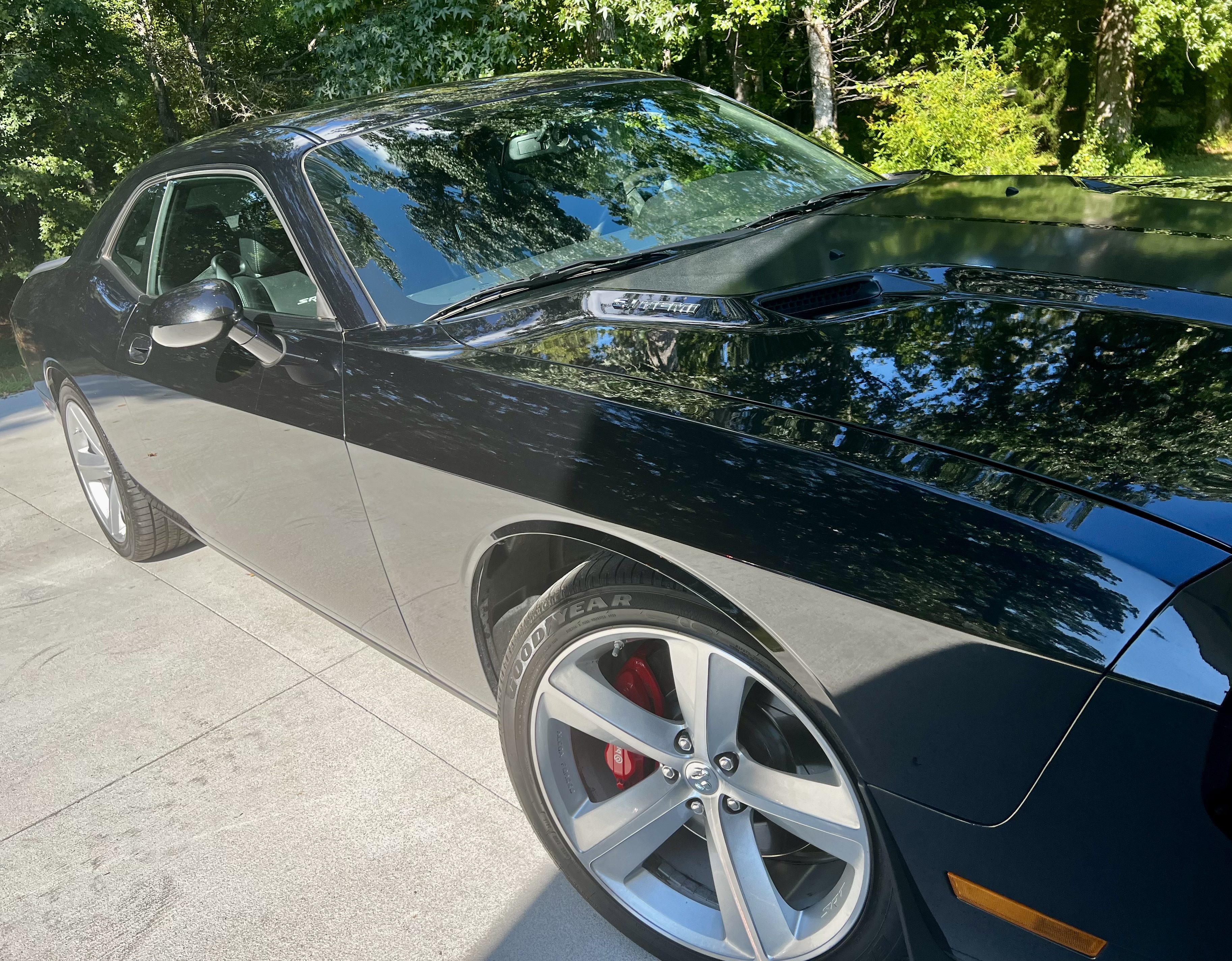 Used 2009 Dodge Challenger SRT8 w/ SRT Option Group II RWD image 2