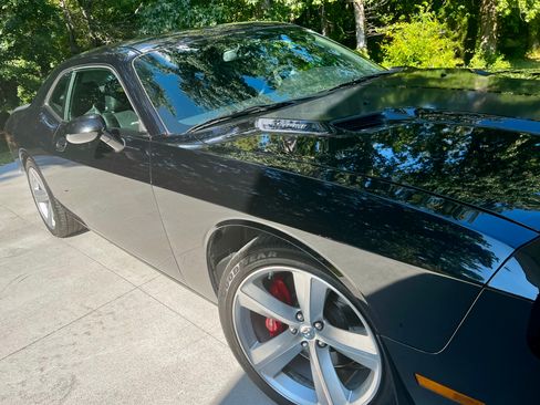 Used 2009 Dodge Challenger SRT8 w/ SRT Option Group II RWD image 2