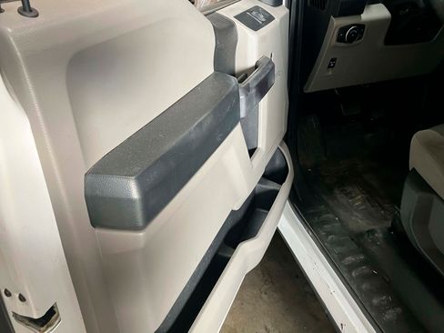 Used 2017 Ford F150 XL w/ Equipment Group 101A Mid image 11