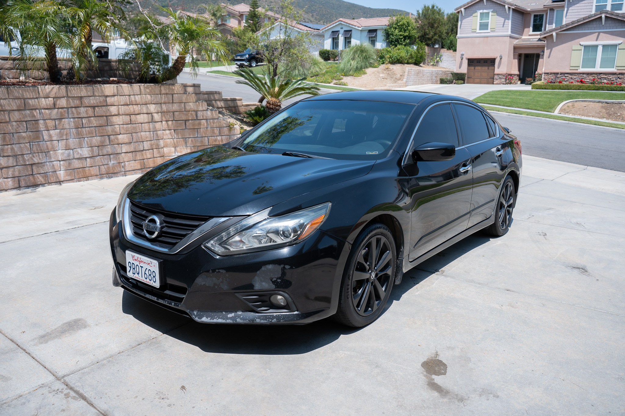 Used 2017 Nissan Altima 2.5 SR w/ Midnight Edition Package FWD image 2
