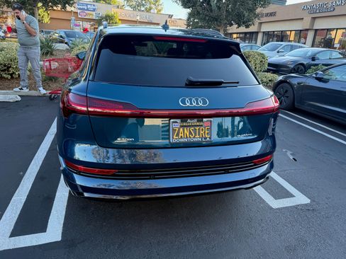 Used 2023 Audi e-tron Premium image 4