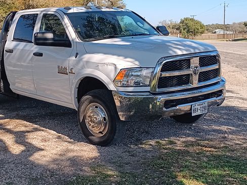 Used 2014 RAM 3500 Tradesman w/ Chrome Appearance Group image 2