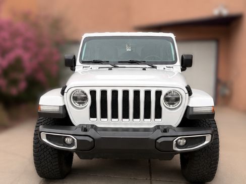 Used 2018 Jeep Wrangler Unlimited Sahara AWD/4WD image 5