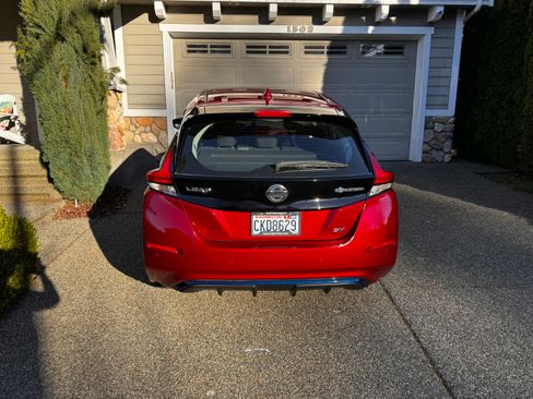 Used 2021 Nissan Leaf SV w/ SV Technology Package image 4