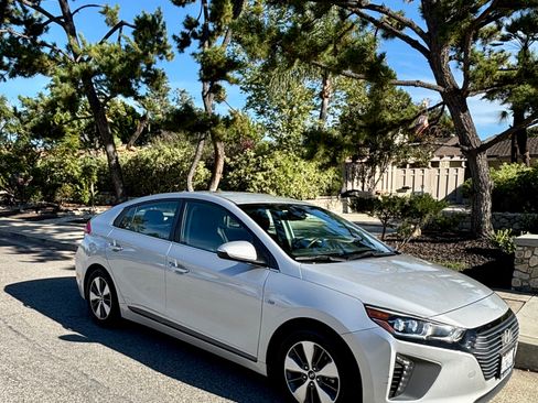 Used 2019 Hyundai Ioniq Limited image 1