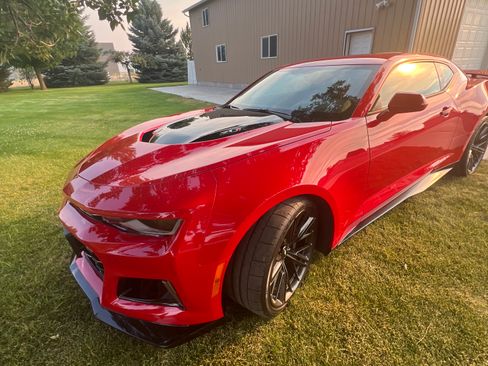 Used 2019 Chevrolet Camaro ZL1 RWD image 5