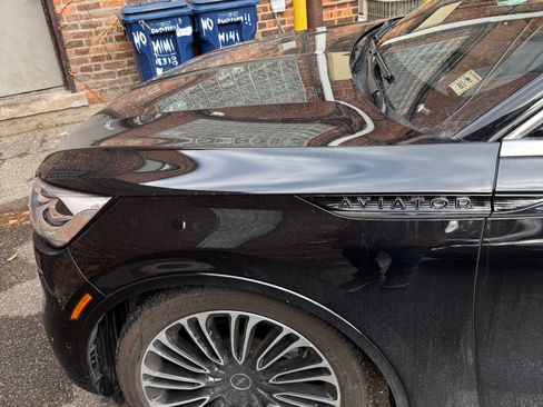 Used 2023 Lincoln Aviator Black Label w/ Dynamic Handling Package image 4