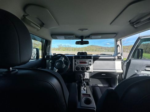 Used 2012 Toyota FJ Cruiser 4WD w/ Upgrade Pkg image 17