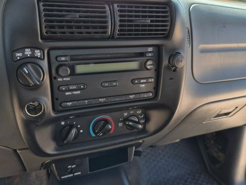 Used 2004 Ford Ranger XLT image 12