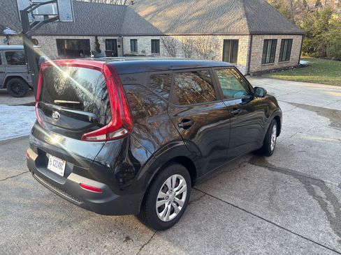 Used 2020 Kia Soul LX image 10