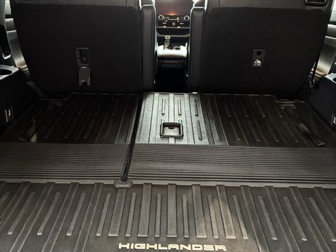 Used 2023 Toyota Highlander Platinum image 27