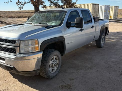Used 2013 Chevrolet Silverado 2500 LT w/ Suspension Package, Off-Road image 2