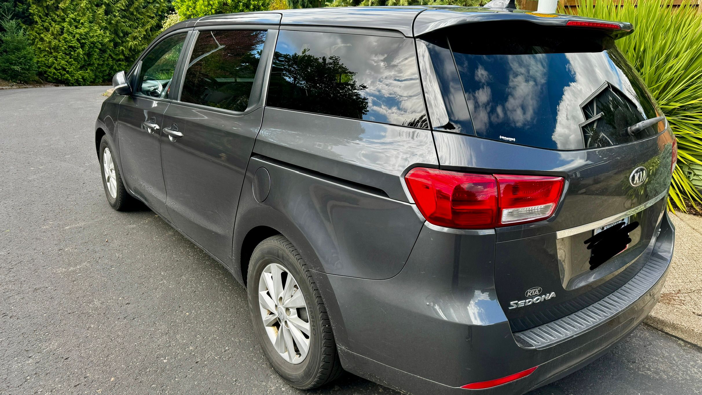 Used 2017 Kia Sedona LX FWD image 8
