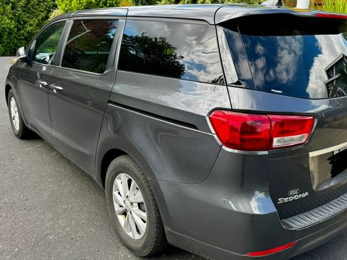 Used 2017 Kia Sedona LX FWD image 8