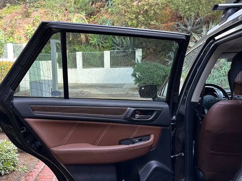 Used 2017 Subaru Outback 2.5i Touring image 9