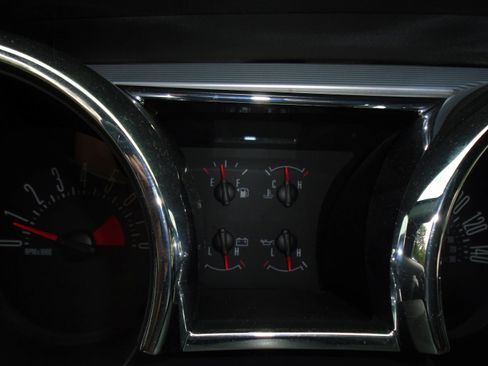 Used 2006 Ford Mustang GT RWD image 17