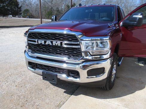 Used 2024 RAM 2500 Tradesman w/ Chrome Appearance Group image 10
