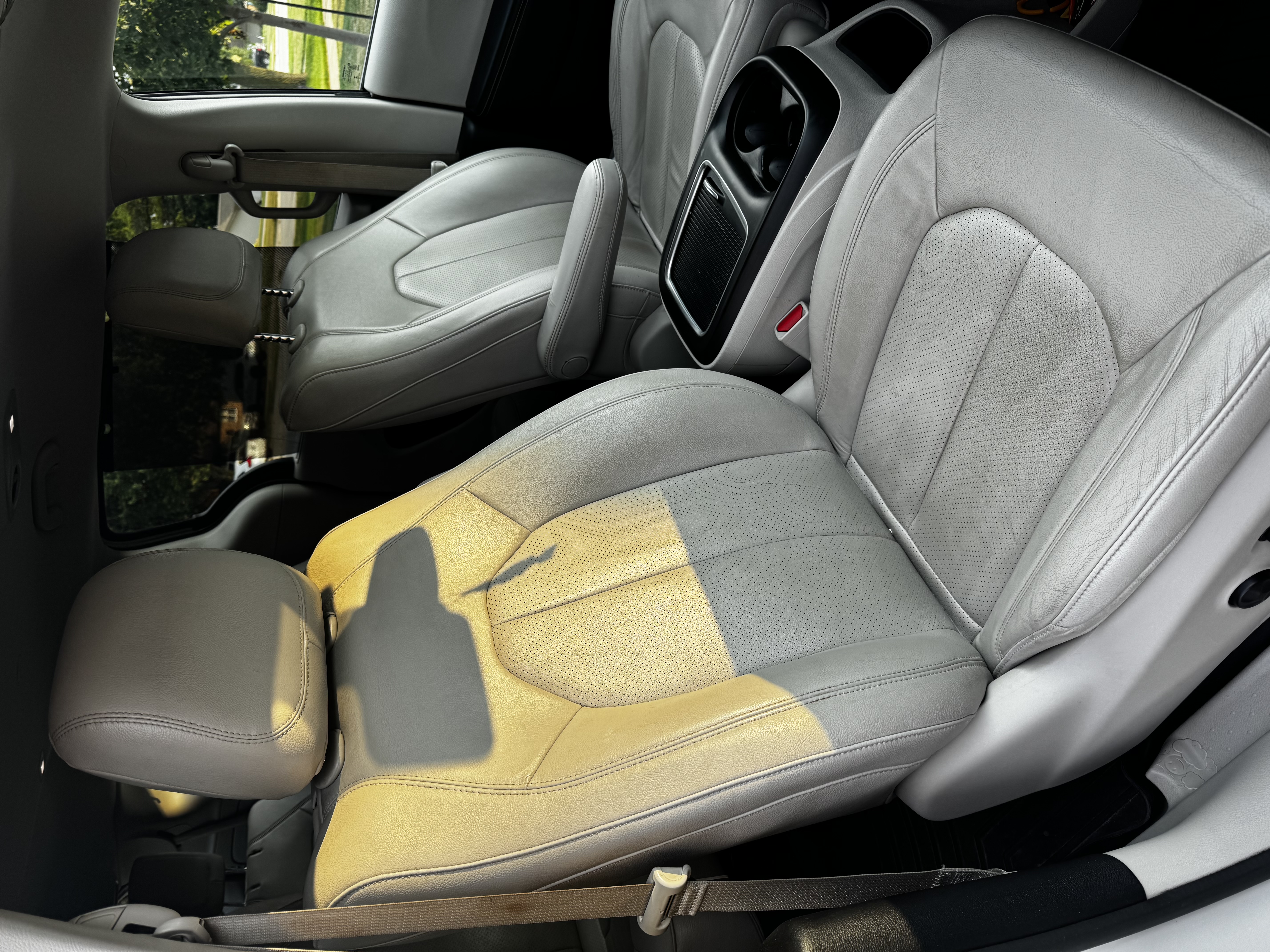 Used 2020 Chrysler Pacifica Touring-L Plus w/ Advanced Safetytec Group FWD image 11