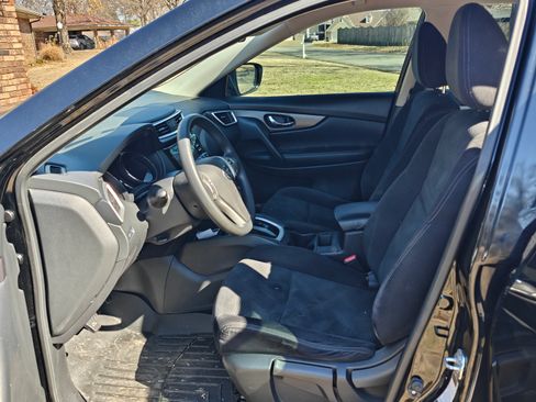 Used 2016 Nissan Rogue S image 6