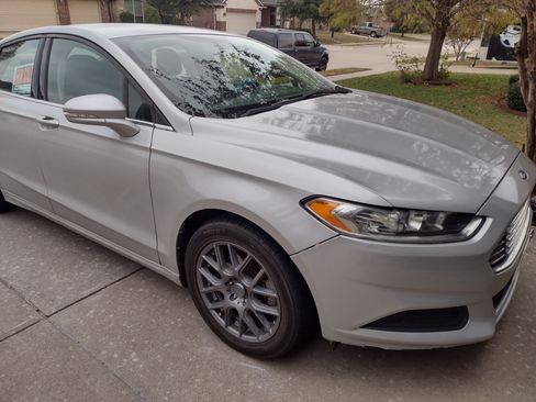Used 2016 Ford Fusion SE image 12