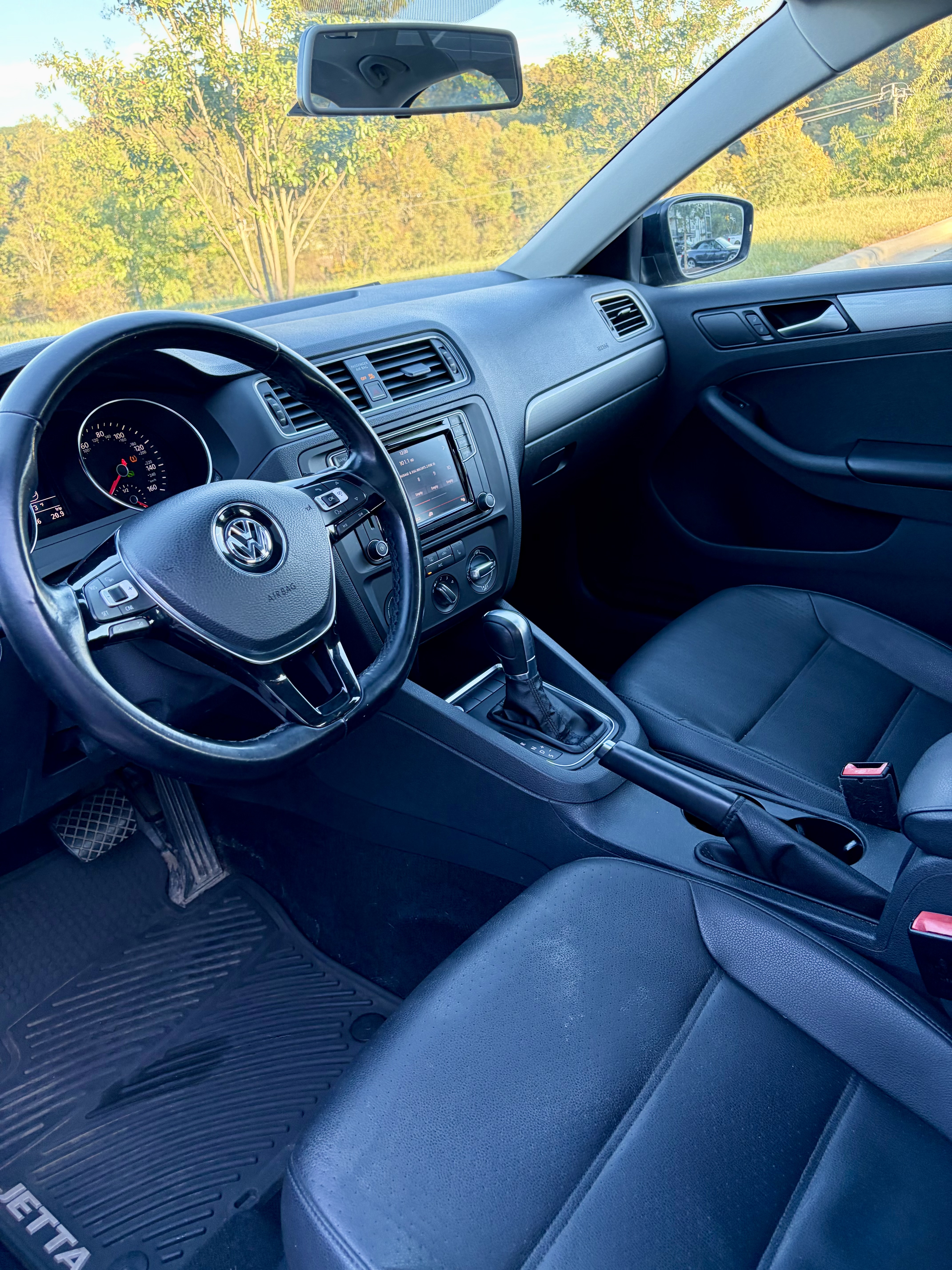 Used 2017 Volkswagen Jetta SE FWD image 12