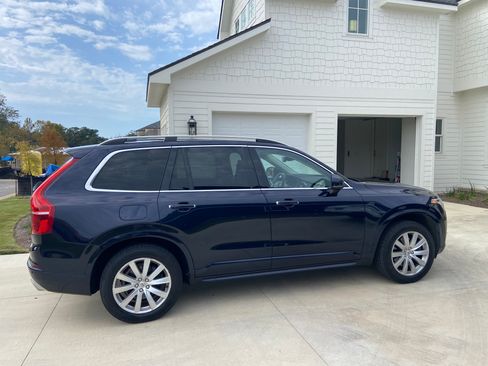 Used 2017 Volvo XC90 T6 Momentum w/ Vision Package image 6