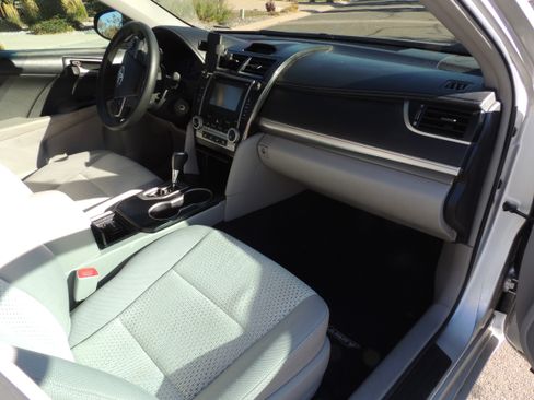 Used 2013 Toyota Camry LE image 17